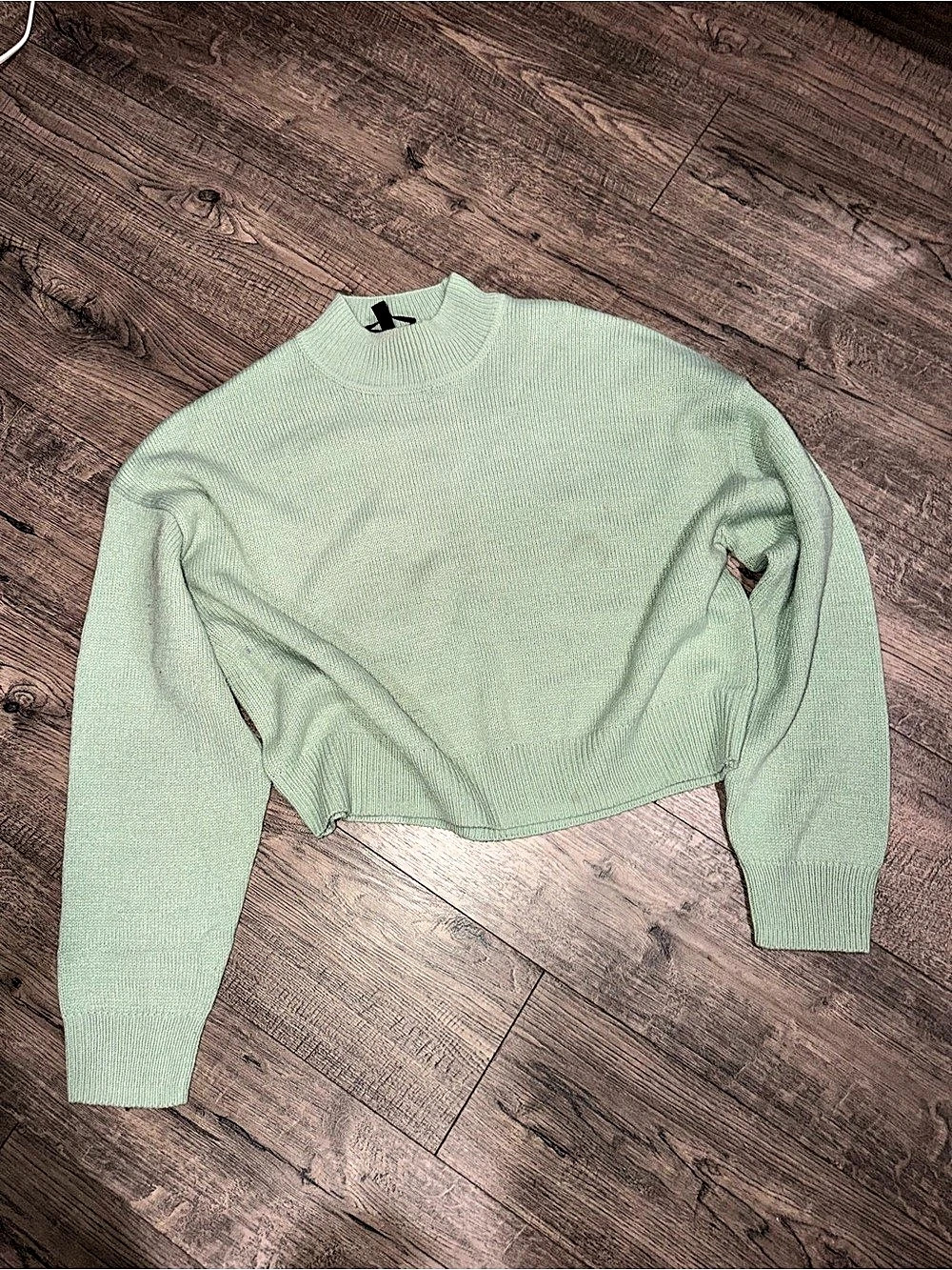 H&M Sage Green Cropped Sweater Size Small